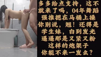叔叔在干嘛呀？叔叔操我啊，马桶强摁。